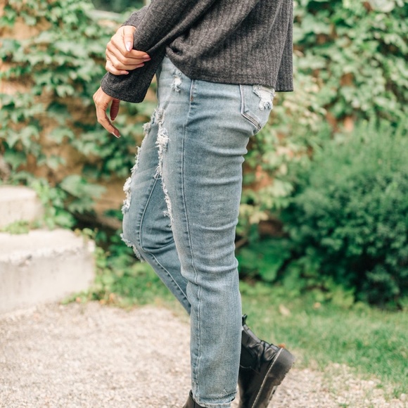 Judy Blue Mid-Rise Distressed Boyfriend Jeans - Picture 4 of 4